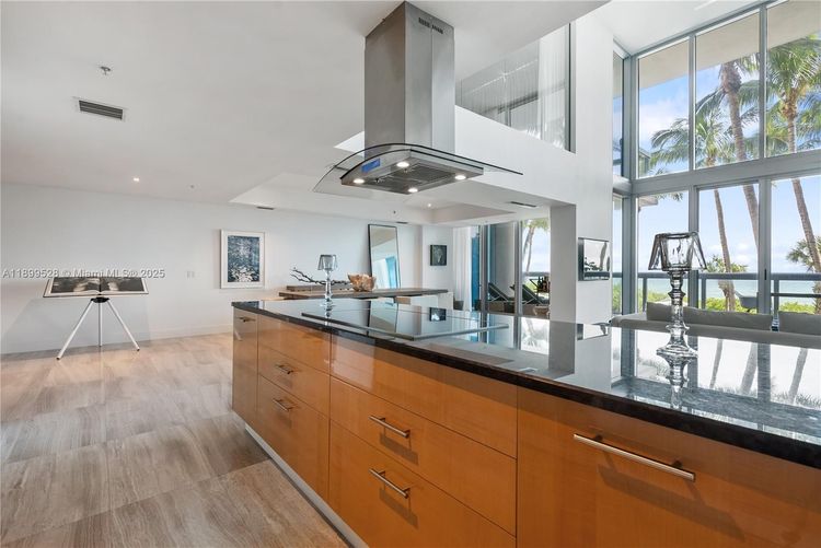 Carillon Condo North Tower #202 image #6