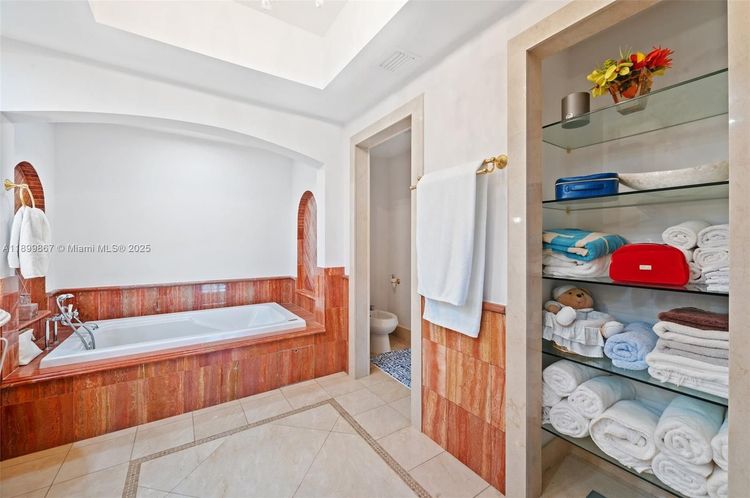 Acqualina #702 image #18