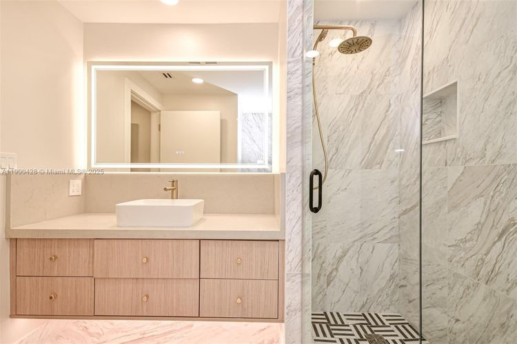 Palace at Bal Harbour #7D image #11