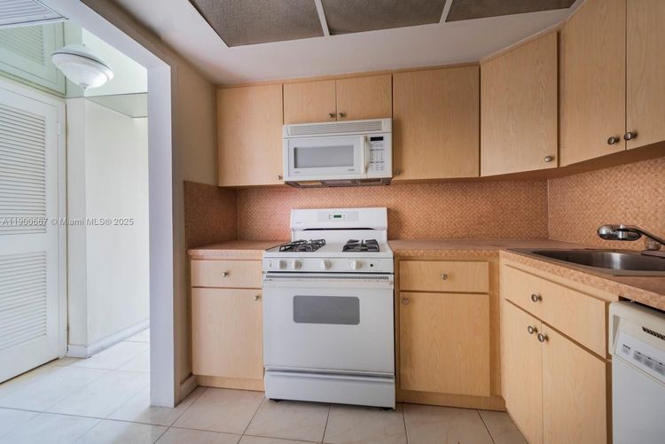 Parker Plaza Estates #1002 image #9