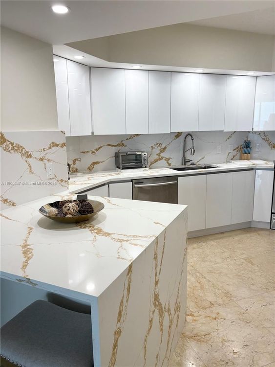 La Perla #2402 image #19