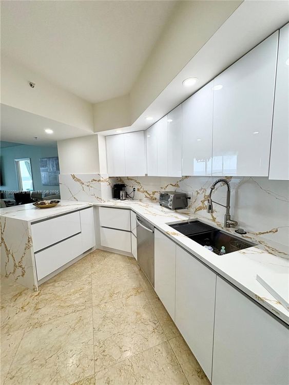 La Perla #2402 image #20