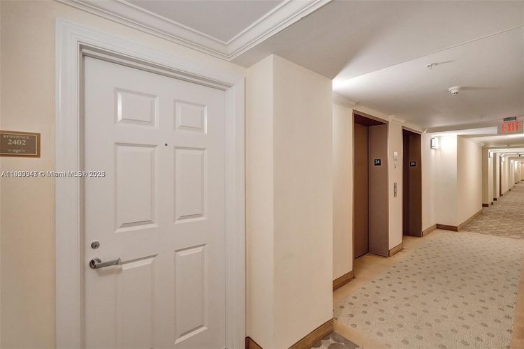 La Perla #2402 image #39