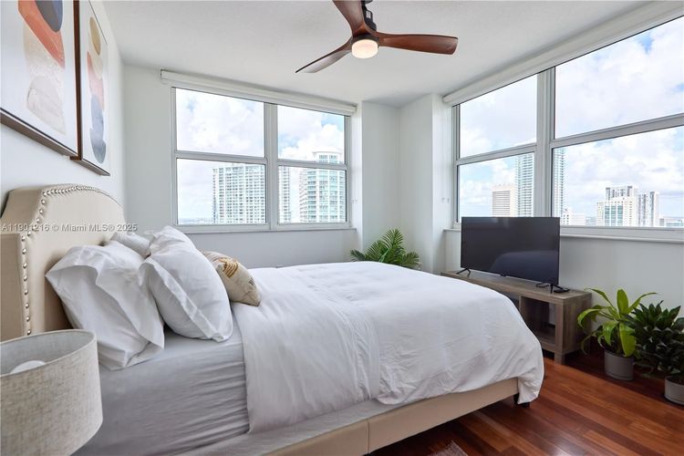 Brickell on the River North #3201 image #10