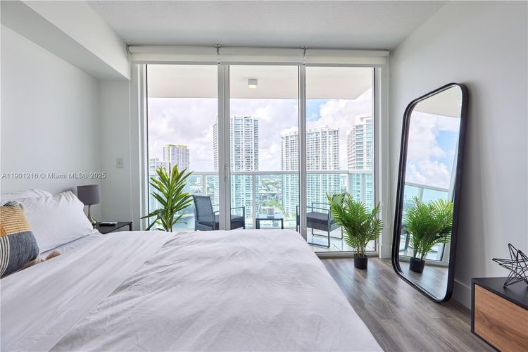 Brickell on the River North #3201 image #7