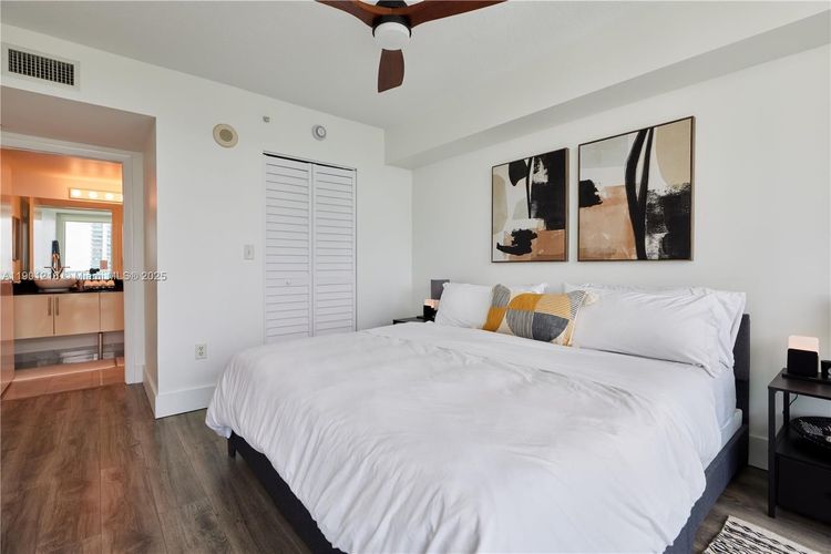 Brickell on the River North #3201 image #8