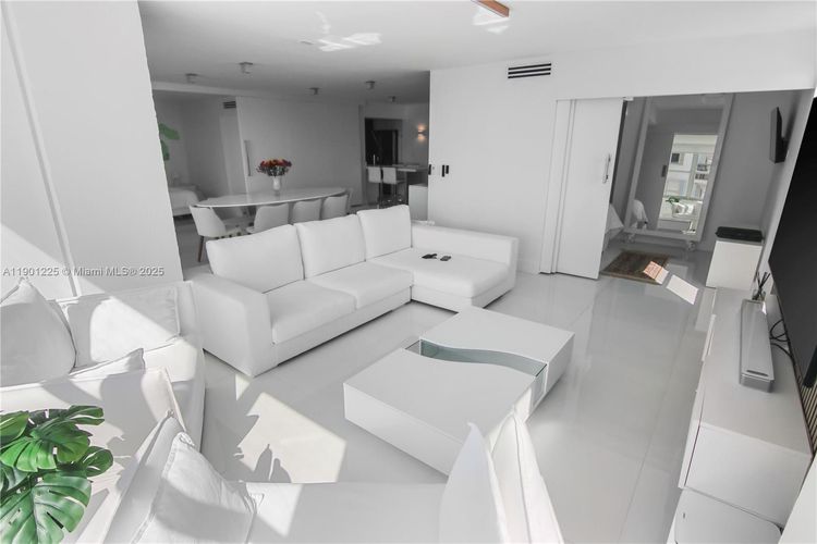 Maison Grande #1402 image #8