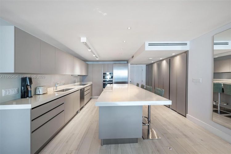 Roney Palace #1414/1415 image #17