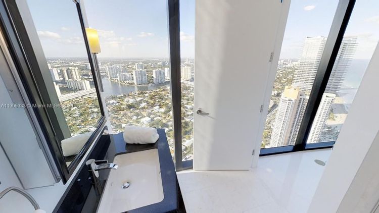 Porsche Design Tower #4804 image #52