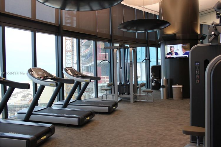 Porsche Design Tower #4804 image #9