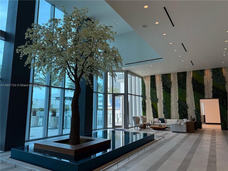 Paramount Miami Worldcenter #4811 image #30