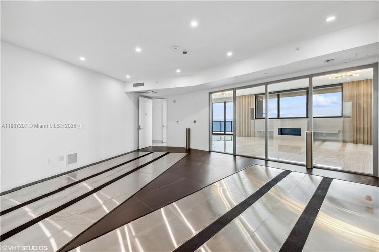 Porsche Design Tower #1101 image #47