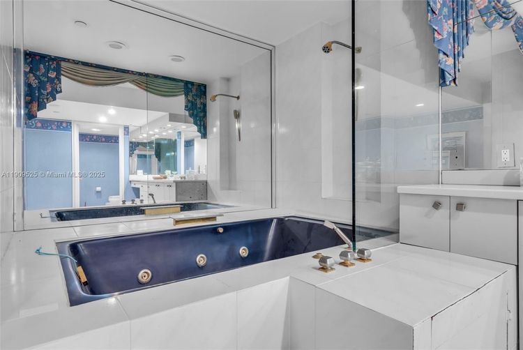 Key Colony III Emerald Bay #1226 image #17