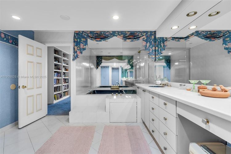 Key Colony III Emerald Bay #1226 image #18