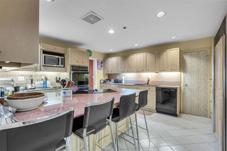 Key Colony III Emerald Bay #1226 image #8