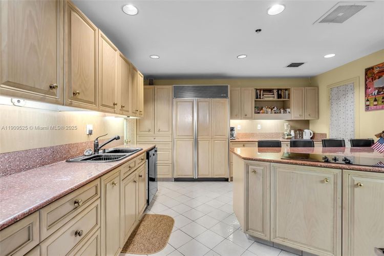 Key Colony III Emerald Bay #1226 image #9