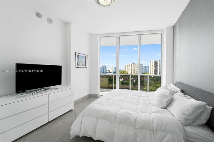 Bellini Williams Island #903 image #16
