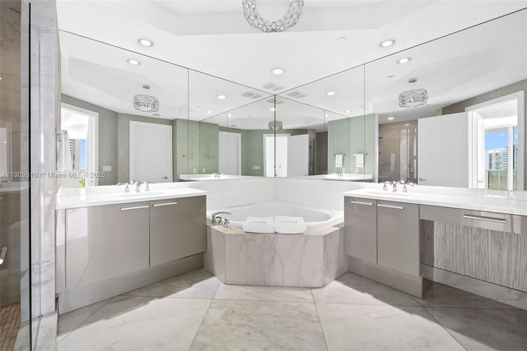 Bellini Williams Island #903 image #17