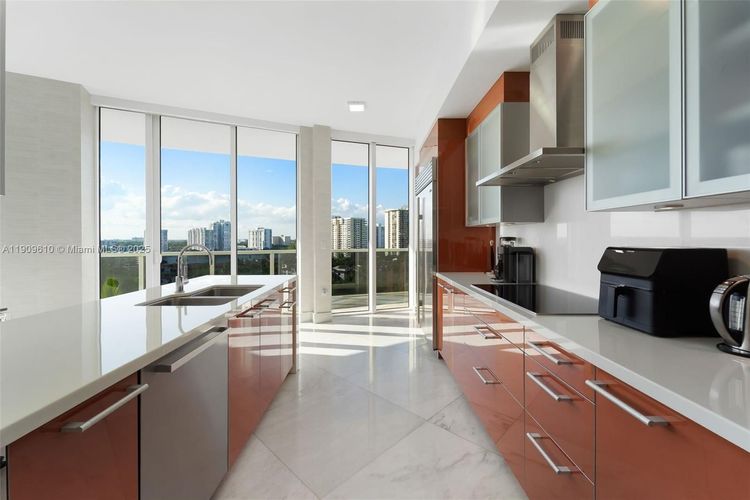Bellini Williams Island #903 image #9
