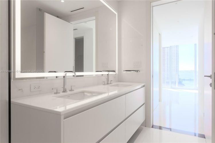 Aston Martin Residences #1003 image #17