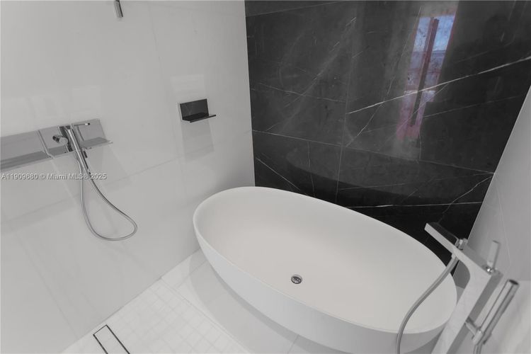 Aston Martin Residences #1003 image #19