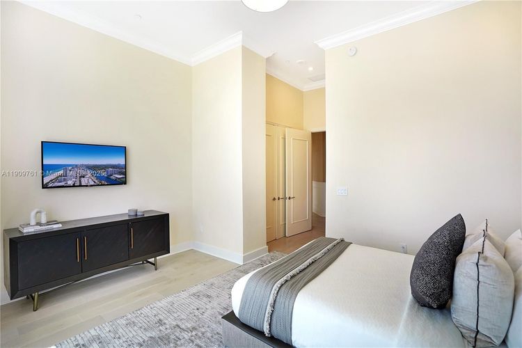 Fontainebleau II Tresor #PH South image #64