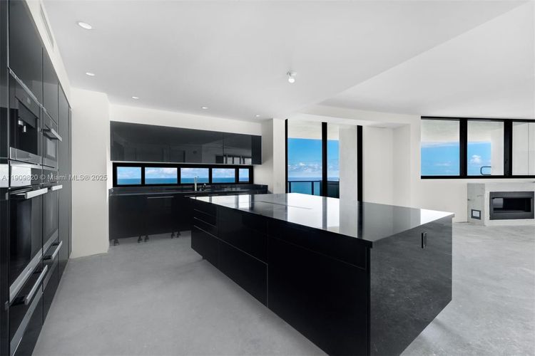 Porsche Design Tower #3205 image #18