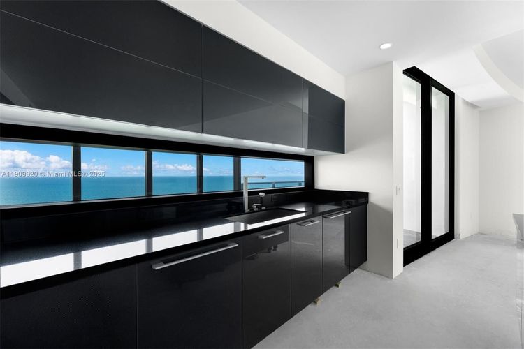 Porsche Design Tower #3205 image #20