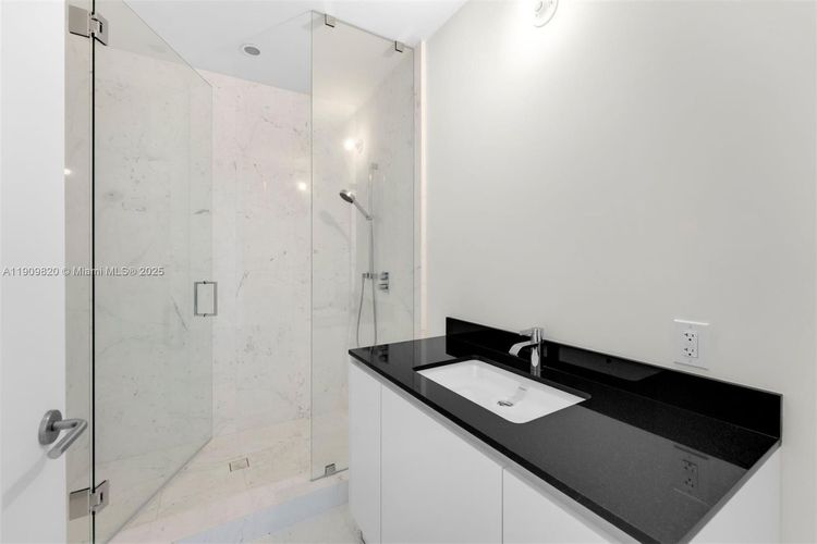 Porsche Design Tower #3205 image #34