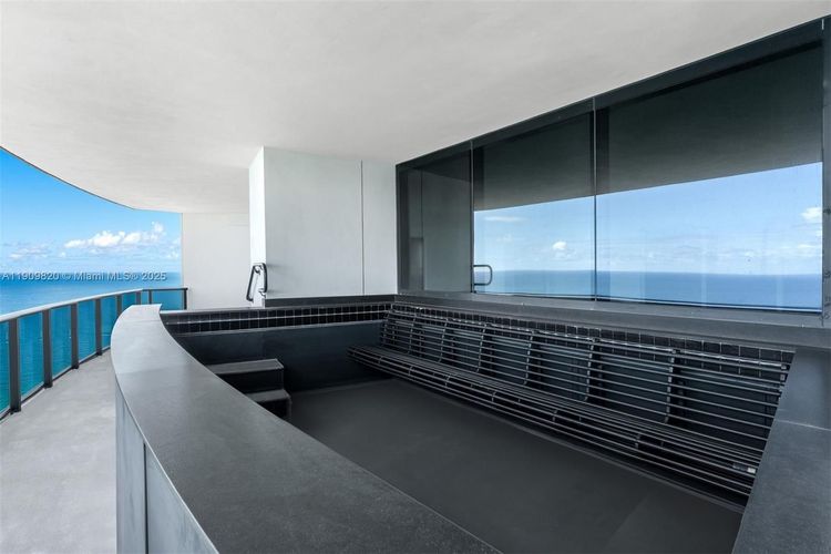 Porsche Design Tower #3205 image #9