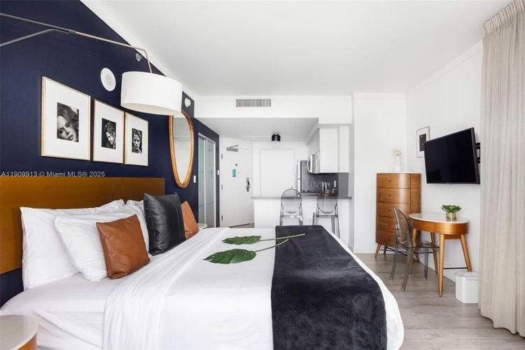 Arya Hotel Coconut Grove #1512 image #10