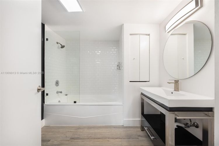 Arya Hotel Coconut Grove #1512 image #14