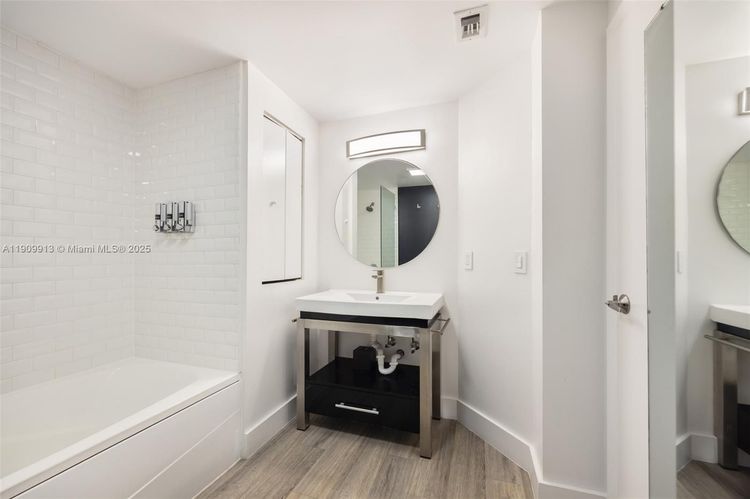 Arya Hotel Coconut Grove #1512 image #15