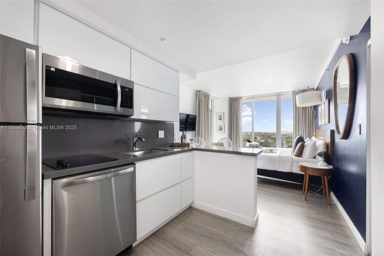 Arya Hotel Coconut Grove #1512 image #6