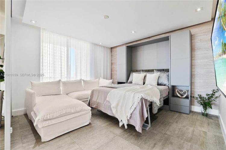 Hamptons West #808 image #10