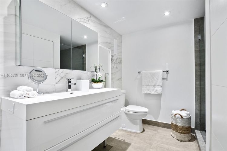 Hamptons West #808 image #21