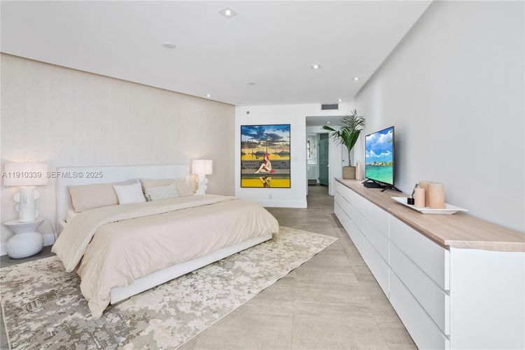 Hamptons West #808 image #32