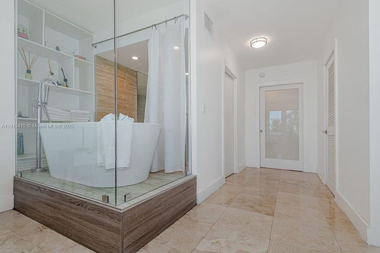 Roney Palace #310 image #19