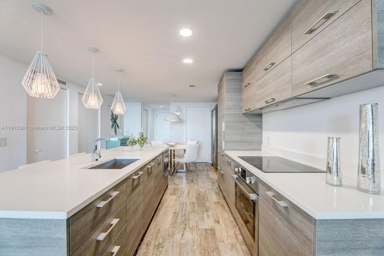 Paraiso Bay #1002 image #17