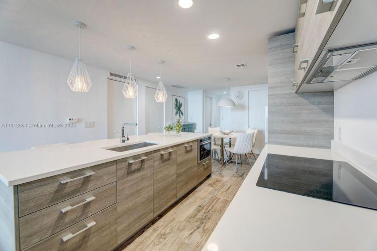 Paraiso Bay #1002 image #20