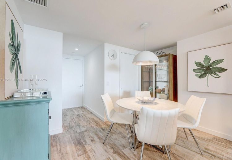 Paraiso Bay #1002 image #23