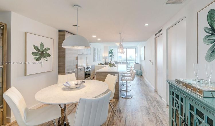 Paraiso Bay #1002 image #24