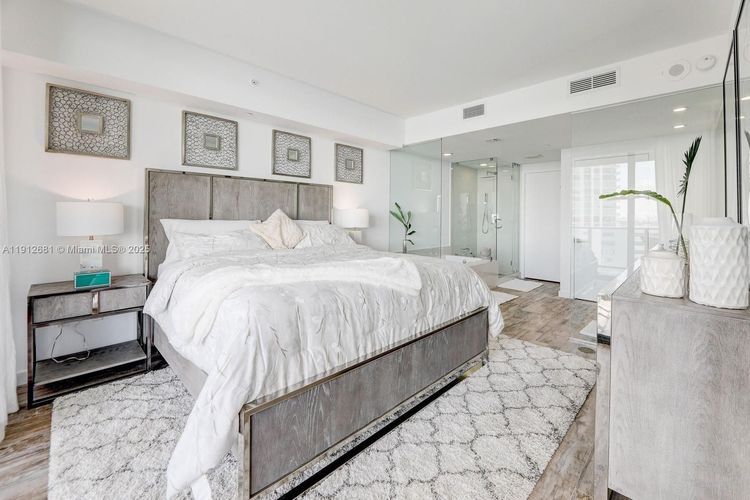 Paraiso Bay #1002 image #25