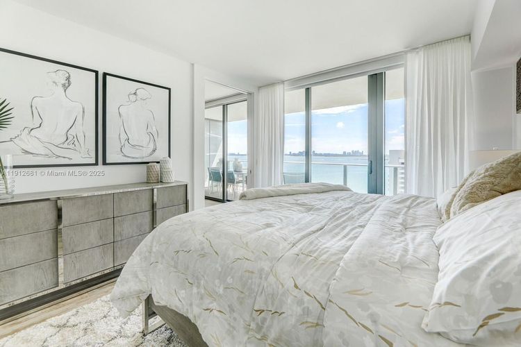 Paraiso Bay #1002 image #26