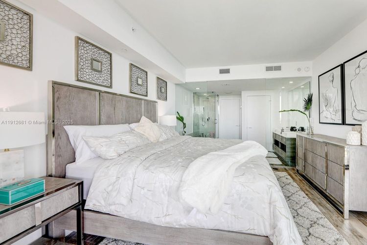 Paraiso Bay #1002 image #27