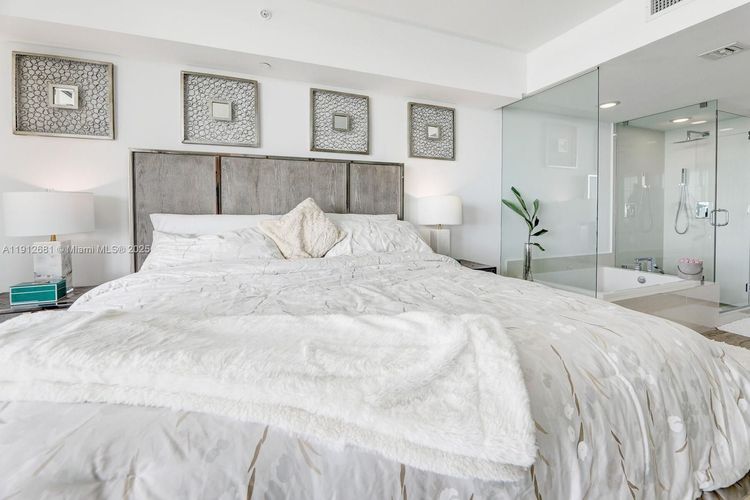 Paraiso Bay #1002 image #28