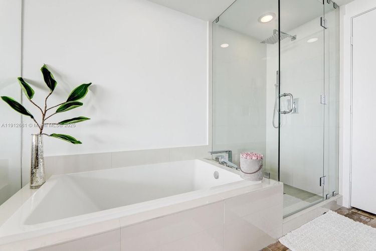 Paraiso Bay #1002 image #31