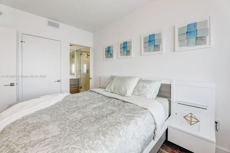 Paraiso Bay #1002 image #34