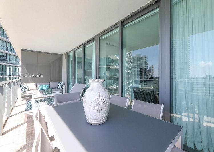 Paraiso Bay #1002 image #6