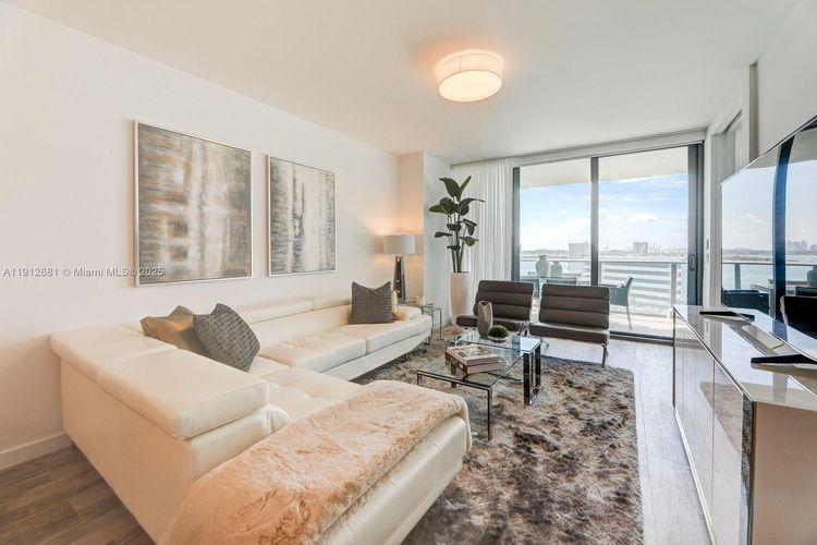 Paraiso Bay #1002 image #9